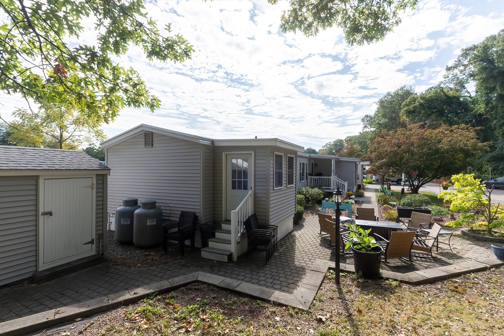 Plainville, Massachusetts 02762, United States, 2 Bedrooms Bedrooms, ,1 BathroomBathrooms,Residential,Active,224413