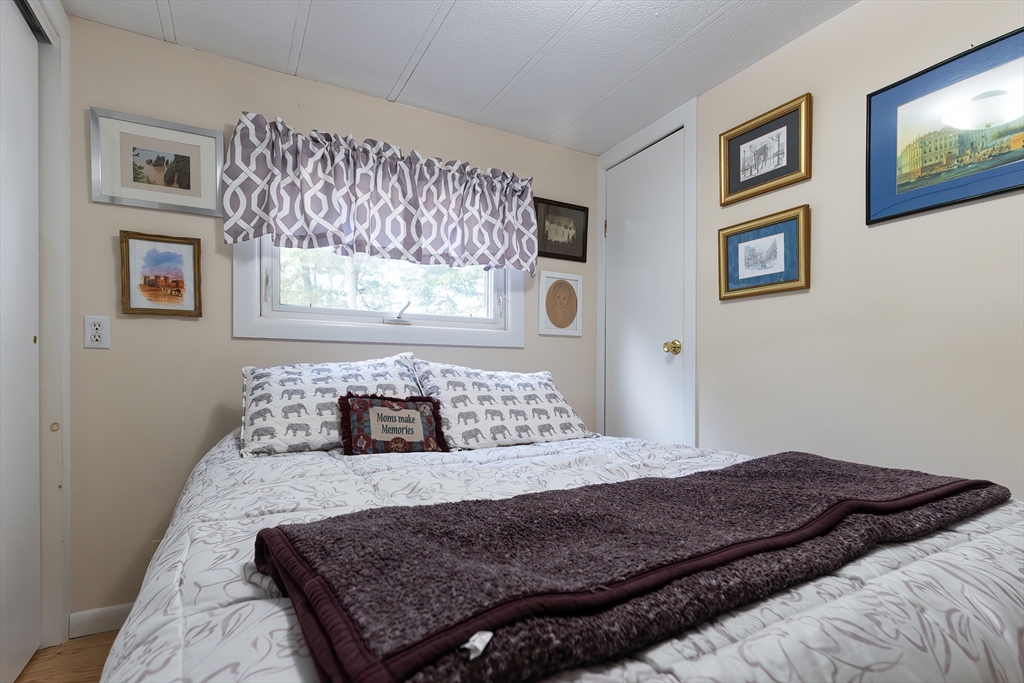 Plainville, Massachusetts 02762, United States, 2 Bedrooms Bedrooms, ,1 BathroomBathrooms,Residential,Active,224413