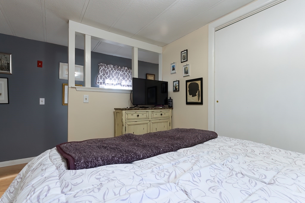 Plainville, Massachusetts 02762, United States, 2 Bedrooms Bedrooms, ,1 BathroomBathrooms,Residential,Active,224413