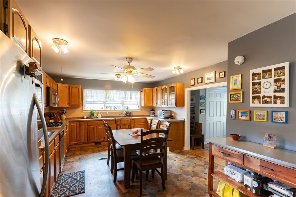 Plainville, Massachusetts 02762, United States, 2 Bedrooms Bedrooms, ,1 BathroomBathrooms,Residential,Active,224413