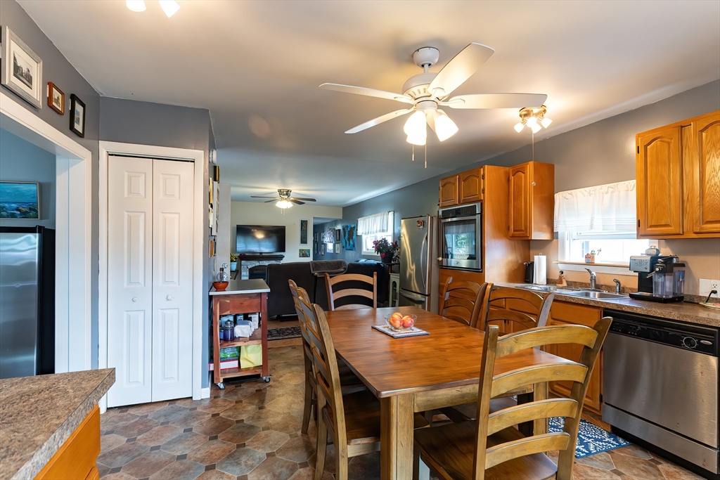 Plainville, Massachusetts 02762, United States, 2 Bedrooms Bedrooms, ,1 BathroomBathrooms,Residential,Active,224413