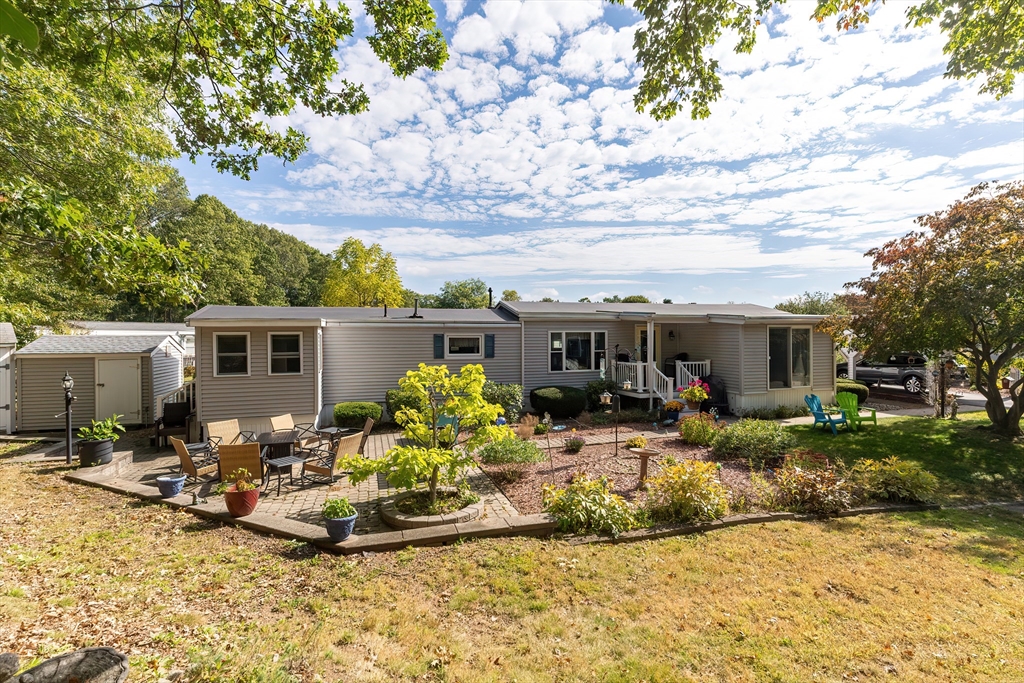 Plainville, Massachusetts 02762, United States, 2 Bedrooms Bedrooms, ,1 BathroomBathrooms,Residential,Active,224413