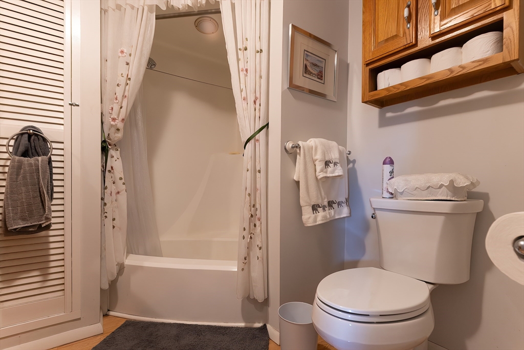 Plainville, Massachusetts 02762, United States, 2 Bedrooms Bedrooms, ,1 BathroomBathrooms,Residential,Active,224413