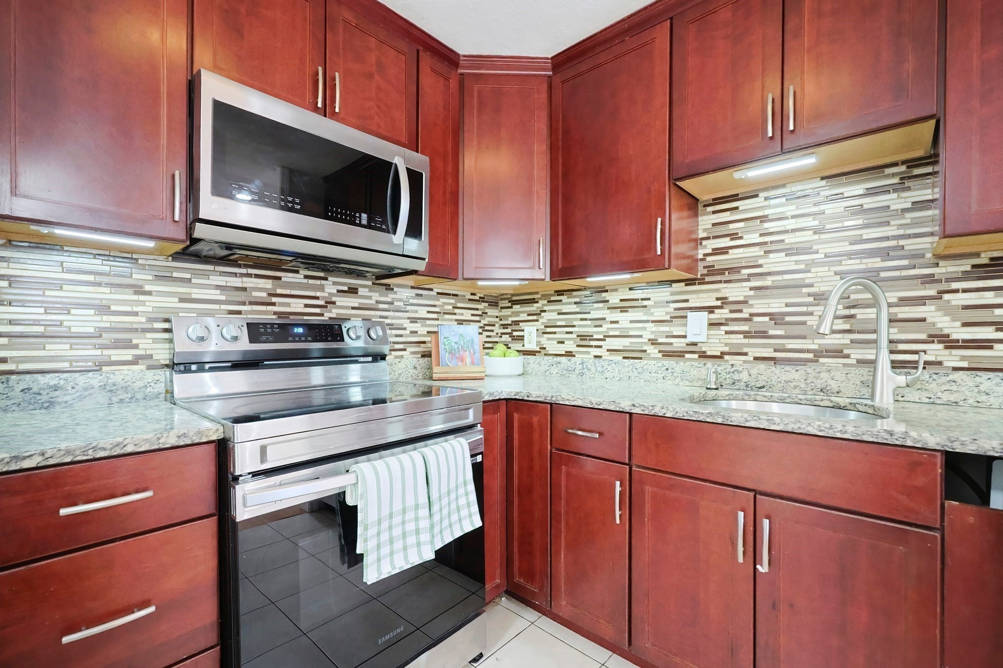 32 Whites AVE #E212, Watertown, MA, 32 Whites AVE #E212, Watertown, MA Photo #4