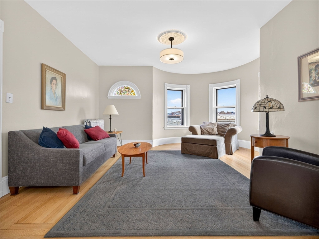 25 Danforth St 3