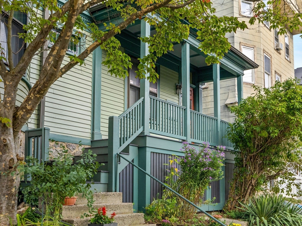 25 Danforth St 3