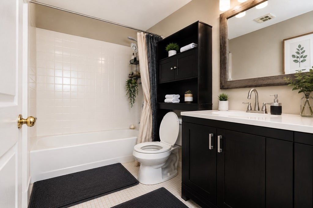 668 Robbins Ave #3, Dracut, MA Photo #5