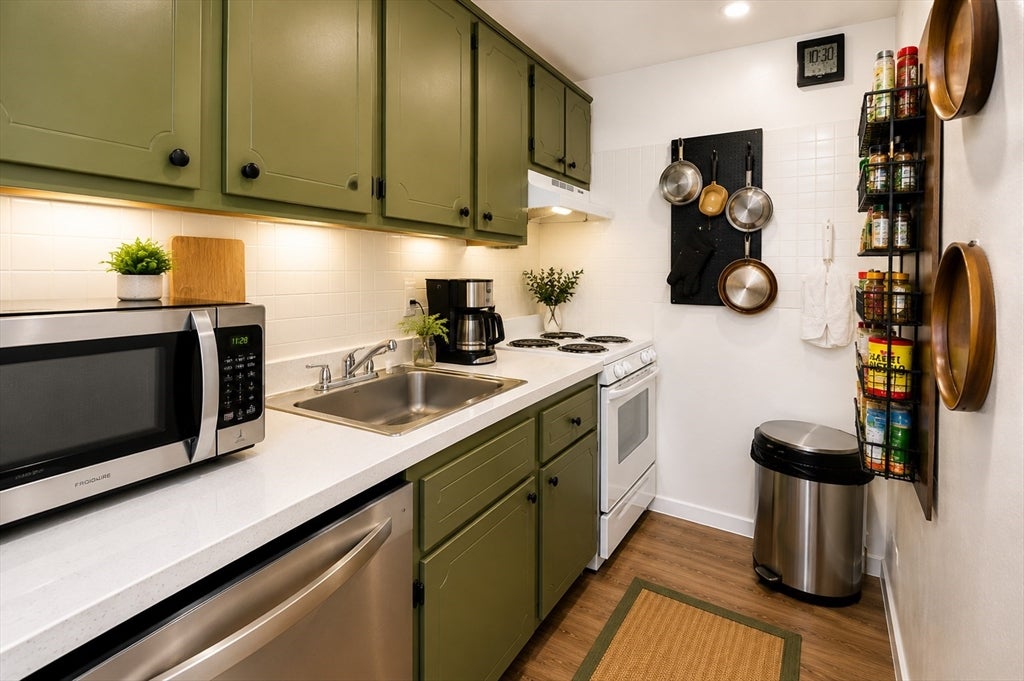 668 Robbins Ave #3, Dracut, MA Photo #3