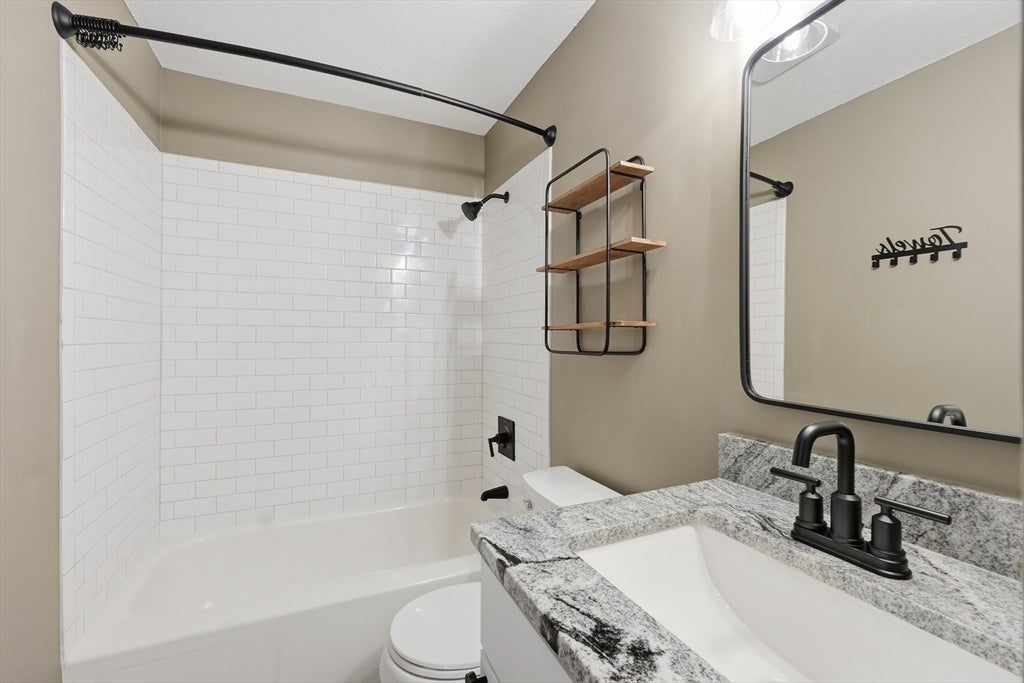 17 Thayer Pond Dr #17-5, Oxford, MA, 17 Thayer Pond Dr #17-5, Oxford, MA Photo #18