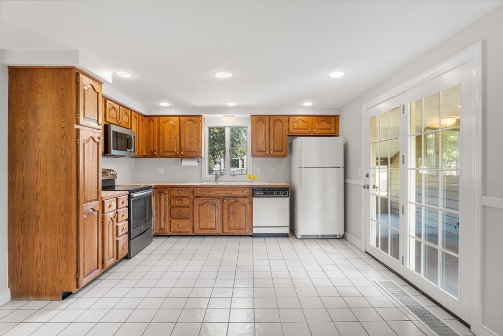 20 Oakhurst Rd, Beverly, MA, 20 Oakhurst Rd, Beverly, MA Photo #16