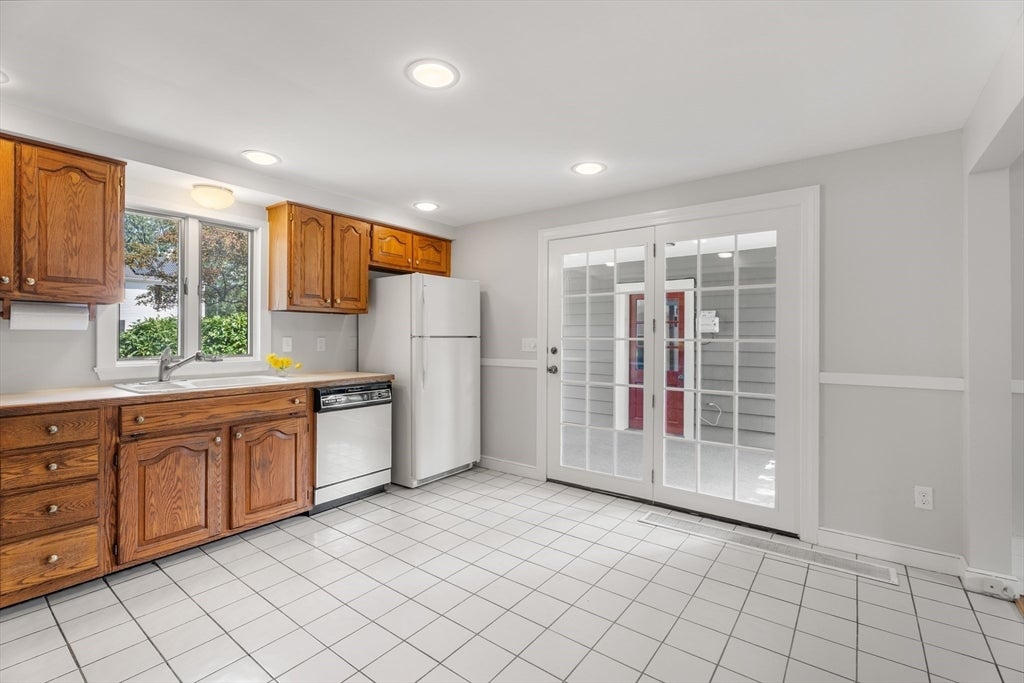 20 Oakhurst Rd, Beverly, MA, 20 Oakhurst Rd, Beverly, MA Photo #17