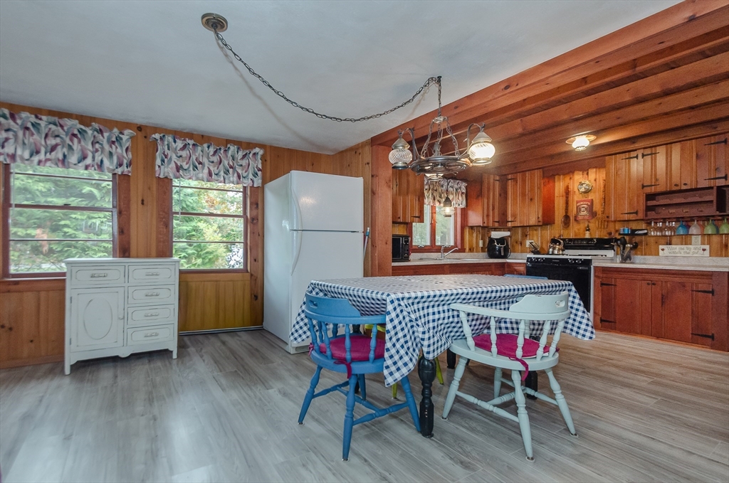 Marion, Massachusetts 02738, United States, 2 Bedrooms Bedrooms, ,1 BathroomBathrooms,Residential,Active,236373