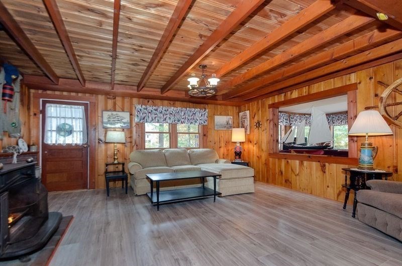 Marion, Massachusetts 02738, United States, 2 Bedrooms Bedrooms, ,1 BathroomBathrooms,Residential,Active,236373