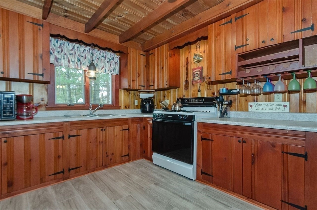 Marion, Massachusetts 02738, United States, 2 Bedrooms Bedrooms, ,1 BathroomBathrooms,Residential,Active,236373