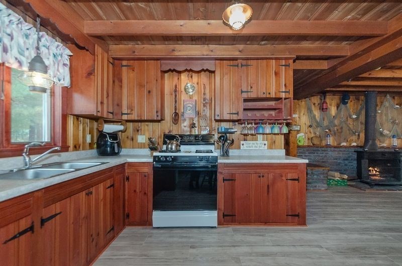 Marion, Massachusetts 02738, United States, 2 Bedrooms Bedrooms, ,1 BathroomBathrooms,Residential,Active,236373