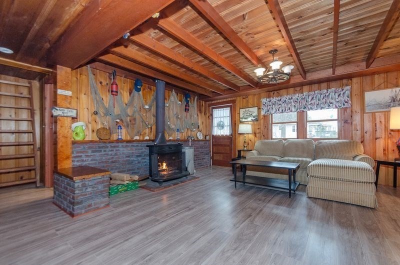 Marion, Massachusetts 02738, United States, 2 Bedrooms Bedrooms, ,1 BathroomBathrooms,Residential,Active,236373