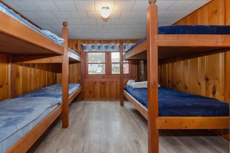 Marion, Massachusetts 02738, United States, 2 Bedrooms Bedrooms, ,1 BathroomBathrooms,Residential,Active,236373