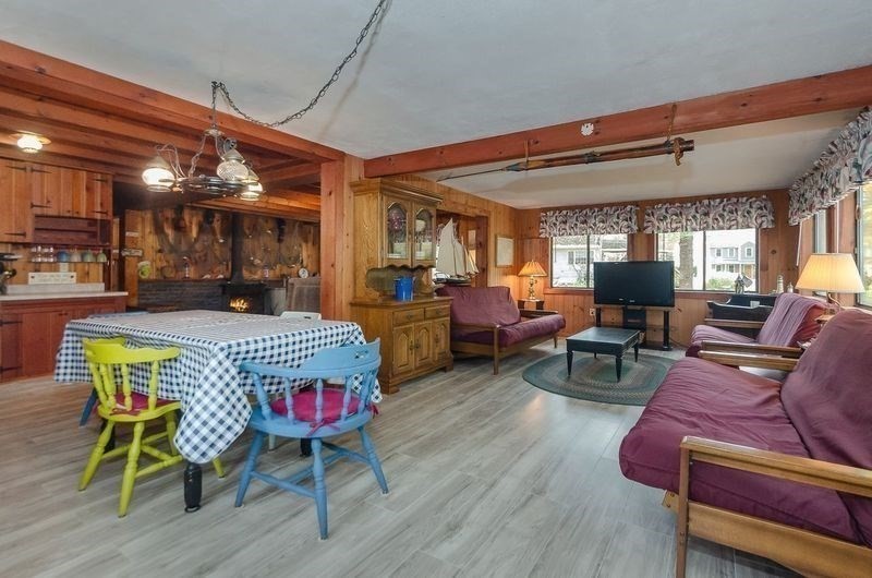 Marion, Massachusetts 02738, United States, 2 Bedrooms Bedrooms, ,1 BathroomBathrooms,Residential,Active,236373