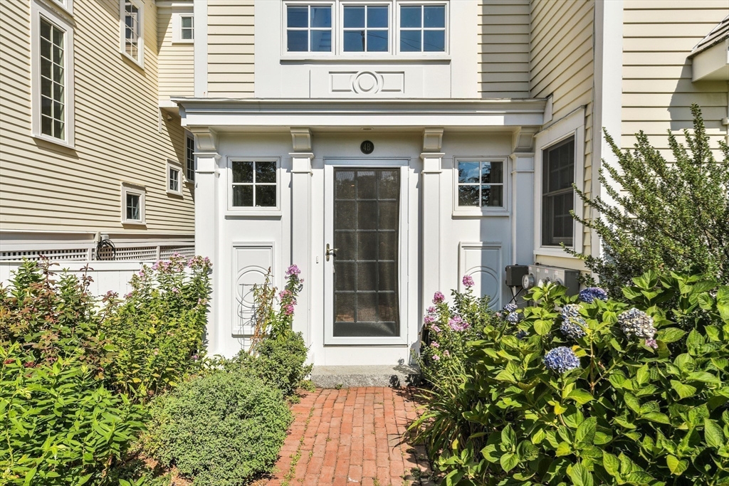4 Margin St B