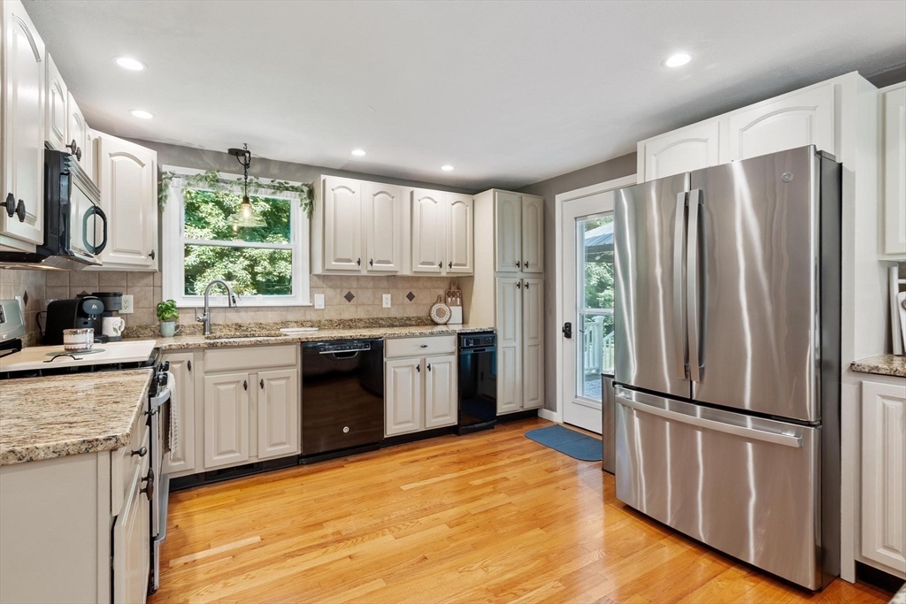 6 Abbot St, Westford, MA Photo #9
