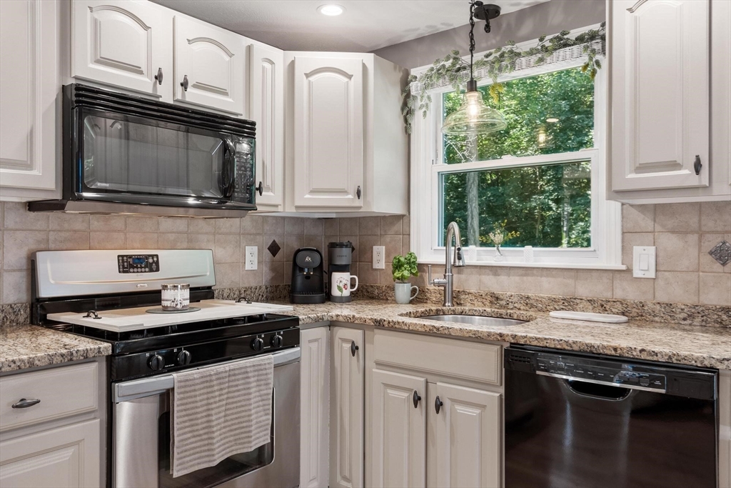 6 Abbot St, Westford, MA Photo #10