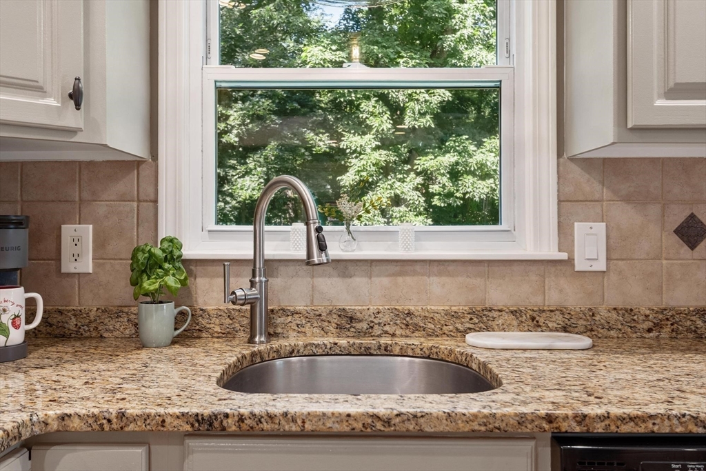 6 Abbot St, Westford, MA Photo #11