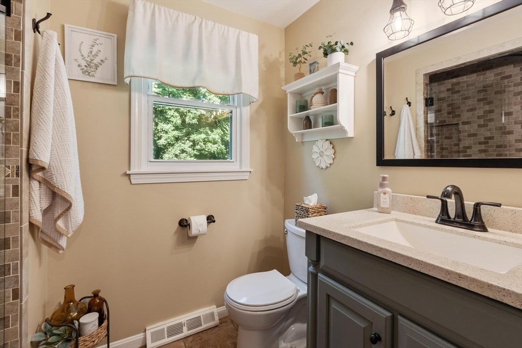 6 Abbot St, Westford, MA Photo #12