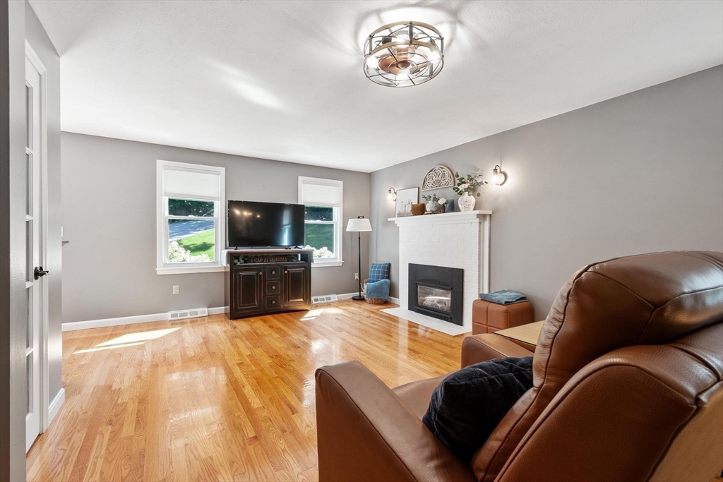 6 Abbot St, Westford, MA Photo #14