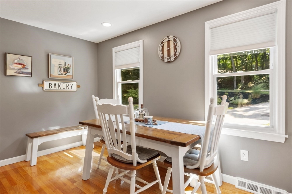 6 Abbot St, Westford, MA Photo #4