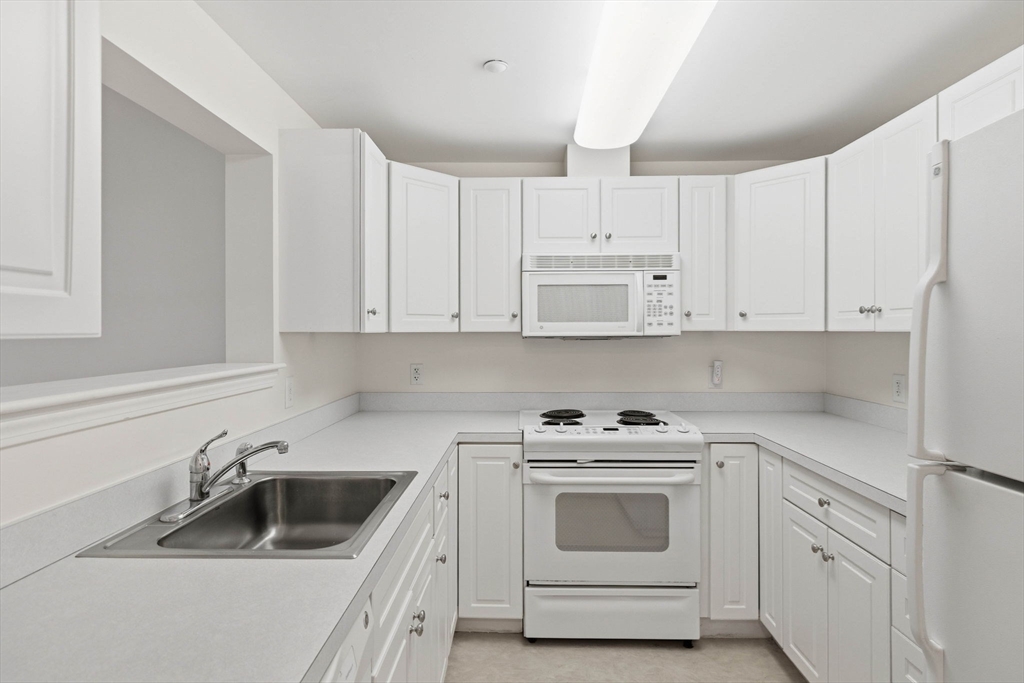 110 Dillingham Ave 102