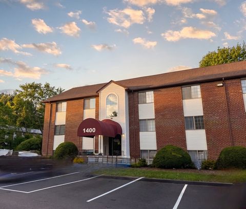 1400 Skyline Dr 3 Lowell MA 01854