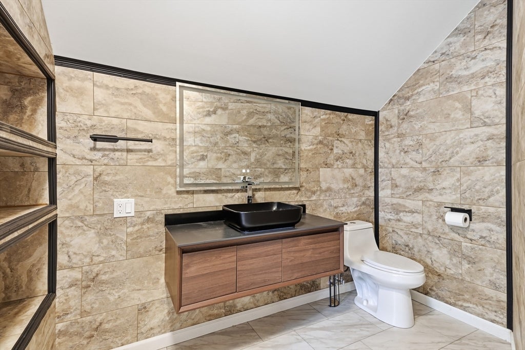 64 Stewart St, Chicopee, MA Photo #31