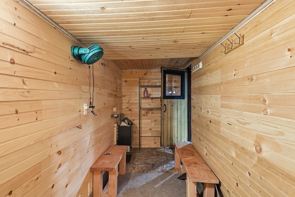 64 Stewart St, Chicopee, MA Photo #38