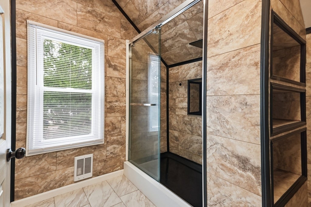 64 Stewart St, Chicopee, MA Photo #33