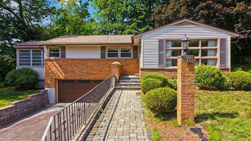 19 Daley Ave