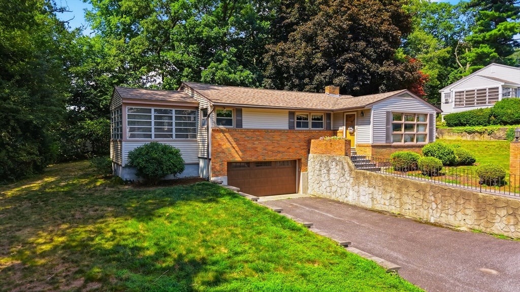 19 Daley Ave