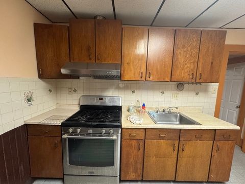 Photo of 33 Albion St #1, Malden, MA 02148 (MLS # 73500013)