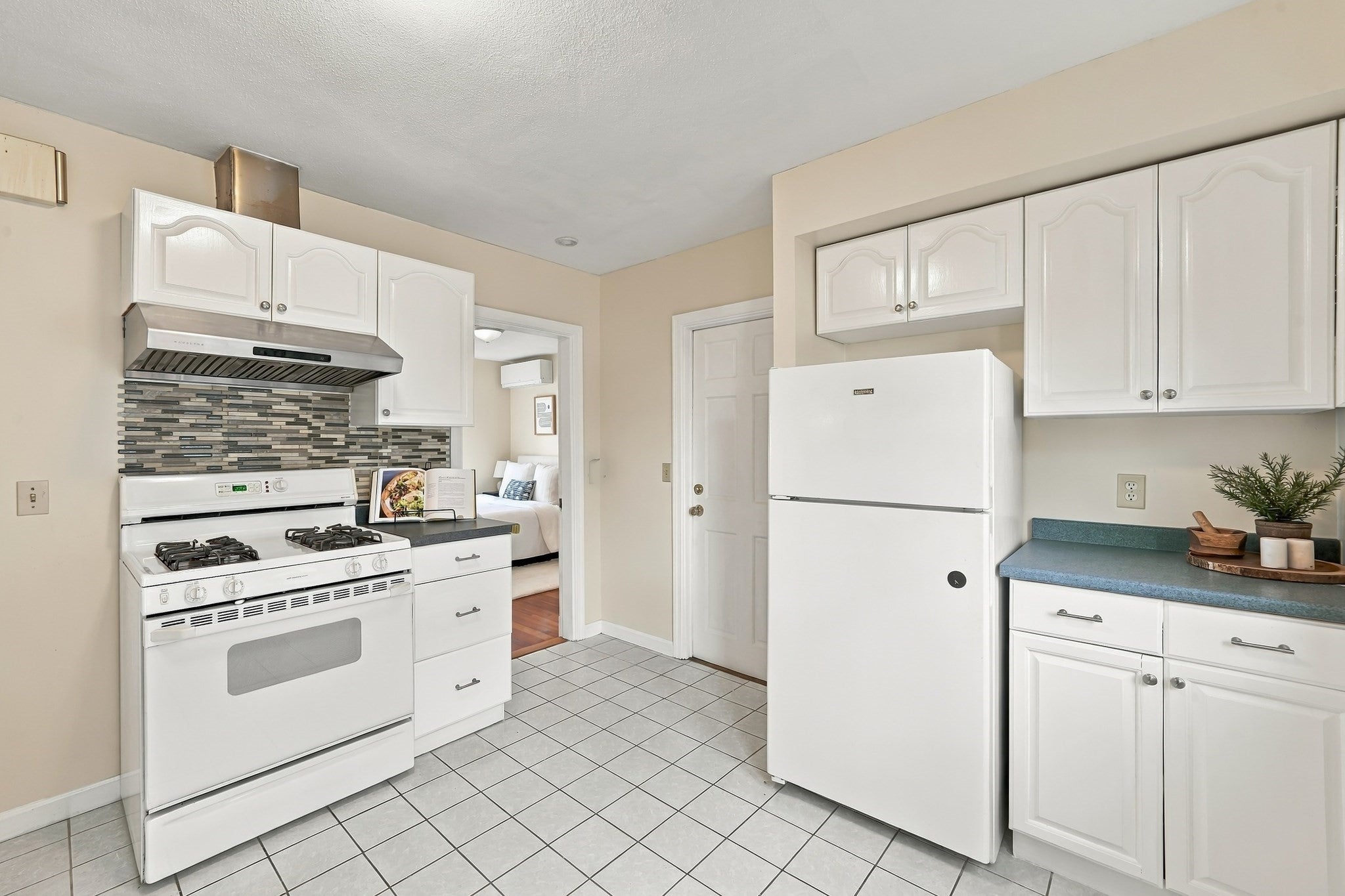 16-18 Russell Rd, Winchester, MA, 16-18 Russell Rd, Winchester, MA Photo #11