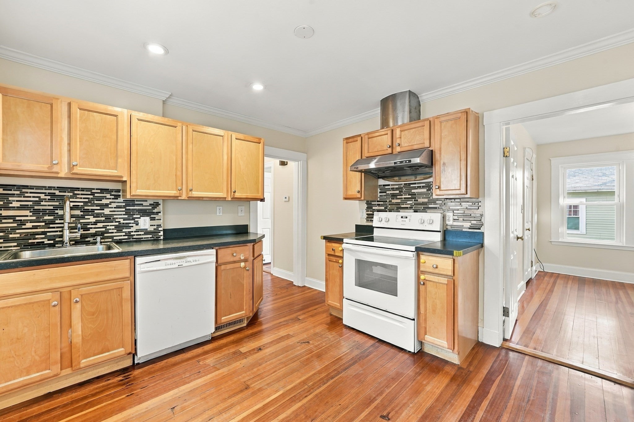 16-18 Russell Rd, Winchester, MA, 16-18 Russell Rd, Winchester, MA Photo #33