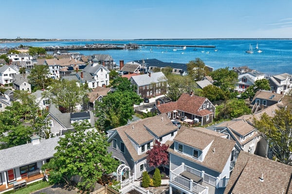 7 CONANT ST APT 4, PROVINCETOWN, MA 02657 - Image f4bcd53f1c345a5448b4b72b87f2e6fd/2880158008