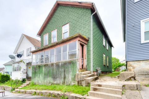 48 Esther St Worcester MA 01607