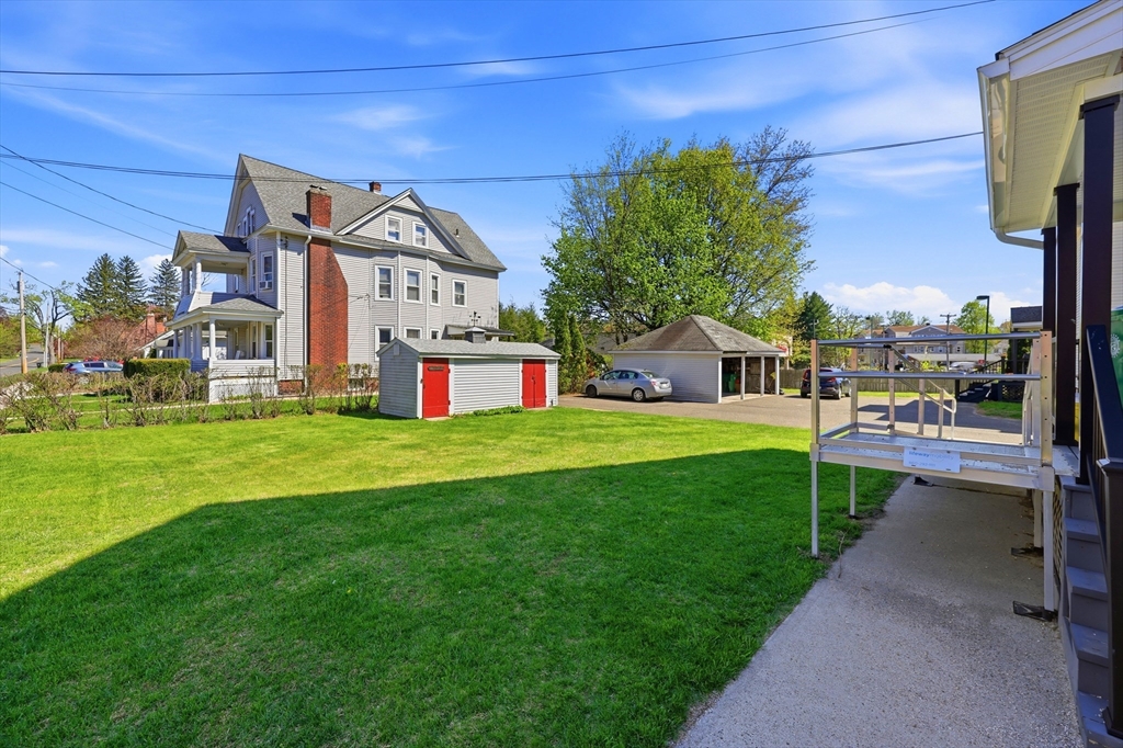 Click for 367 Broadway St #1, Chicopee, MA slideshow