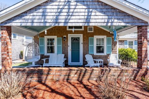 8 Quinsigamond Ave Falmouth MA 02540