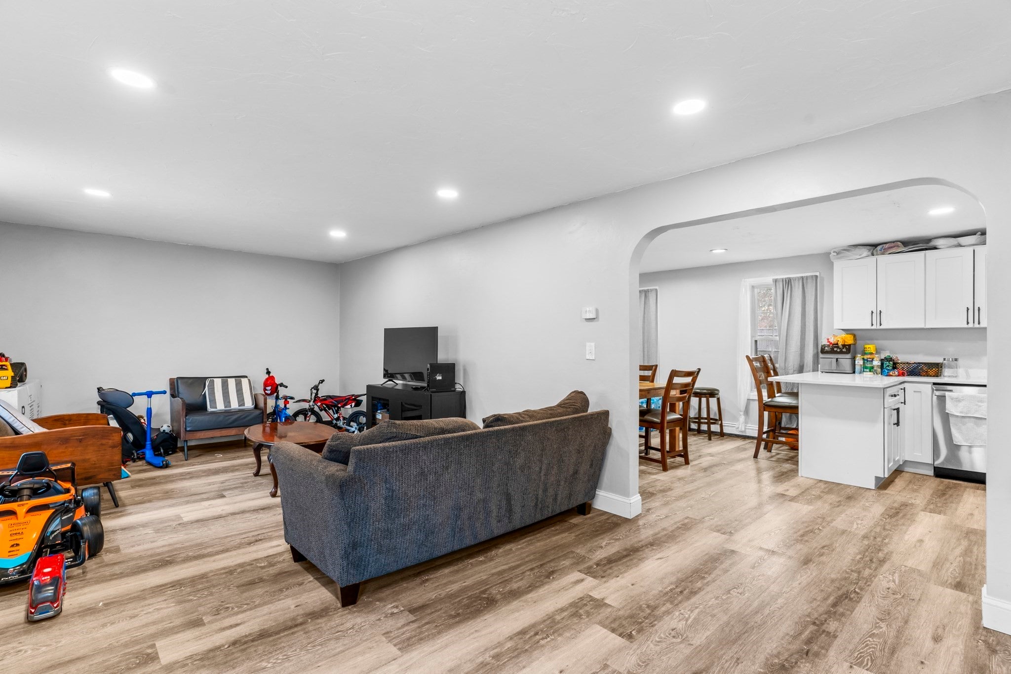21 Dale Rd #B, Holbrook, MA Photo #3