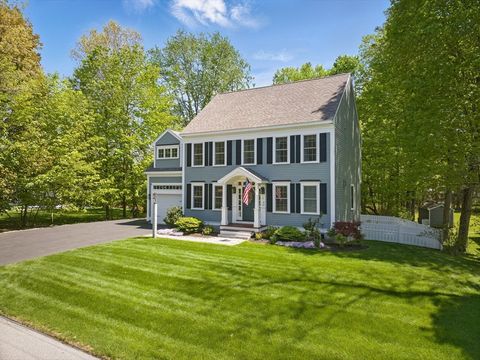 8 Elizabeth St Amesbury MA 01913