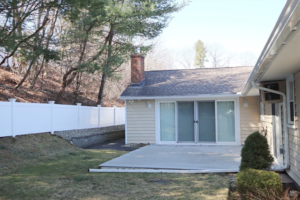 Peabody, Massachusetts 01960, United States, 3 Bedrooms Bedrooms, ,2 BathroomsBathrooms,Residential,Pending,87314