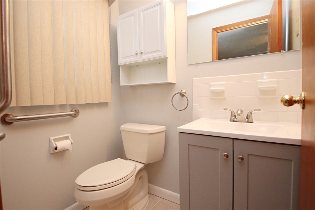 Peabody, Massachusetts 01960, United States, 3 Bedrooms Bedrooms, ,2 BathroomsBathrooms,Residential,Pending,87314