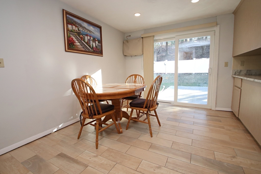 Peabody, Massachusetts 01960, United States, 3 Bedrooms Bedrooms, ,2 BathroomsBathrooms,Residential,Pending,87314