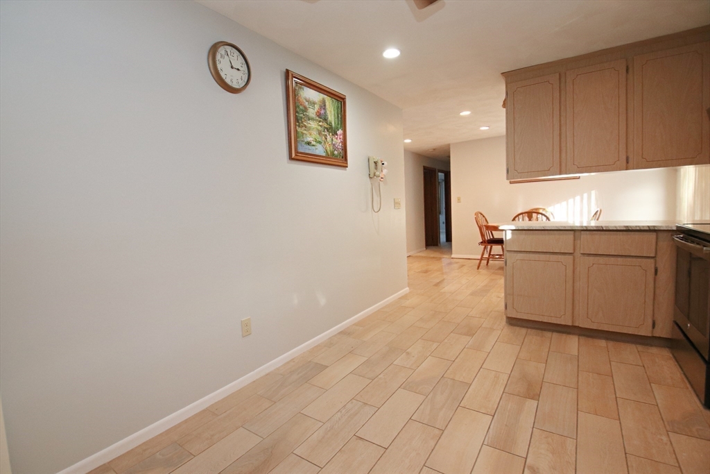 Peabody, Massachusetts 01960, United States, 3 Bedrooms Bedrooms, ,2 BathroomsBathrooms,Residential,Pending,87314