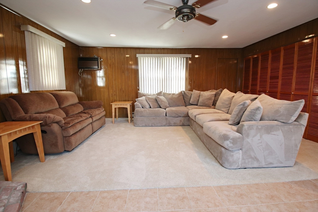 Peabody, Massachusetts 01960, United States, 3 Bedrooms Bedrooms, ,2 BathroomsBathrooms,Residential,Pending,87314